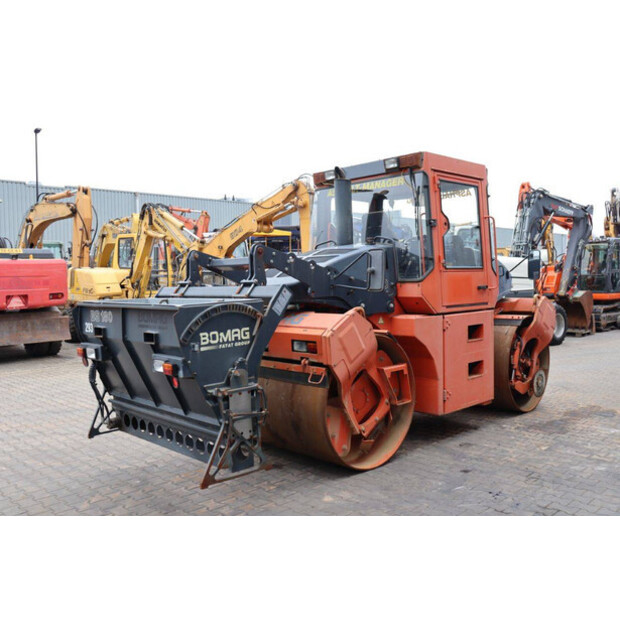 2002 بوماج BW 174 AD-45470128