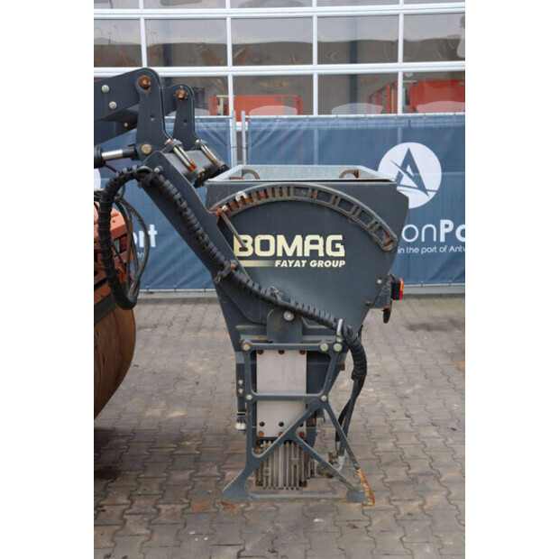 2002 بوماج BW 174 AD-45470141