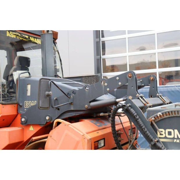 2002 بوماج BW 174 AD-45470142