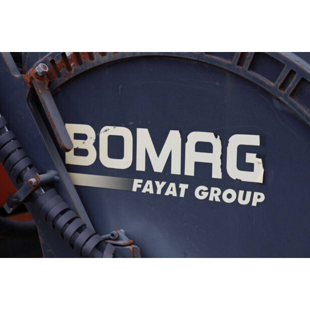 2002 بوماج BW 174 AD-45470146