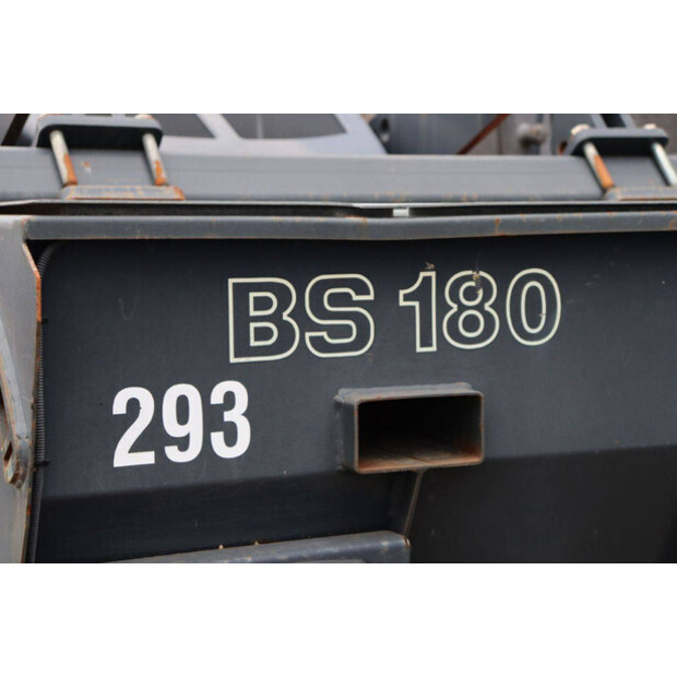 2002 بوماج BW 174 AD-45470147