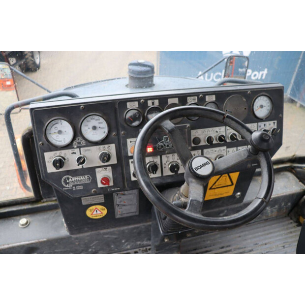 2002 بوماج BW 174 AD-45470163