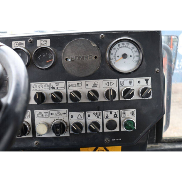 2002 بوماج BW 174 AD-45470167