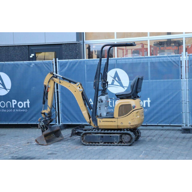 2016 Caterpillar 300.9D-45470172