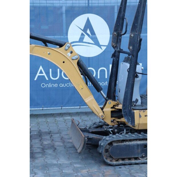 2016 Caterpillar 300.9D-45470182