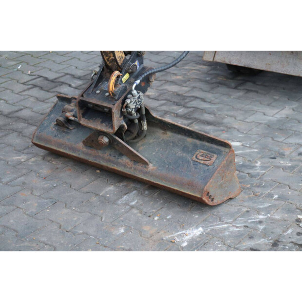 2016 Caterpillar 300.9D-45470186