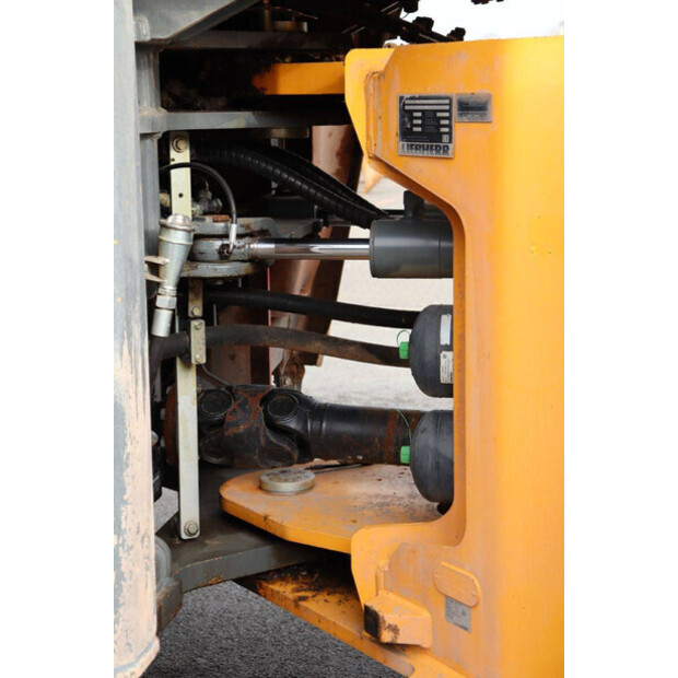 2016 ليبهير L566-45470739