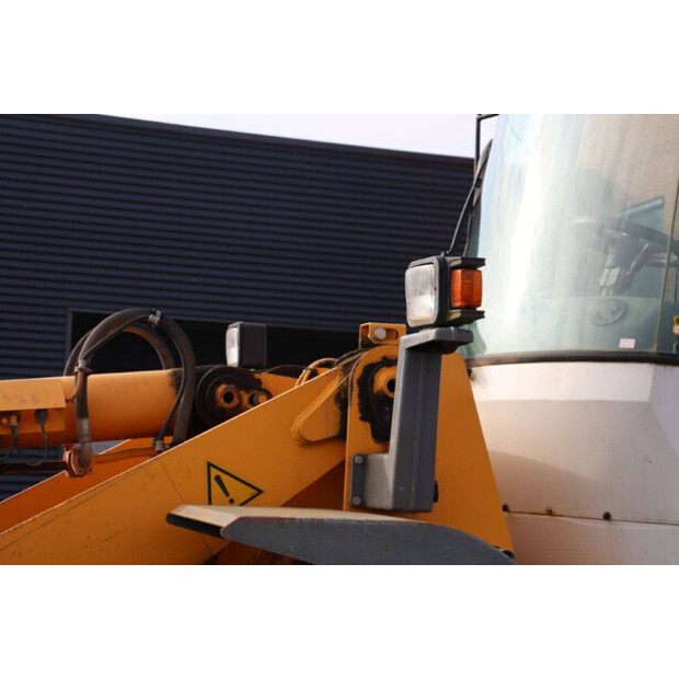 2001 ليبهير L544-45470773