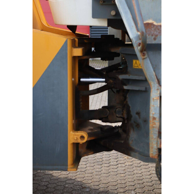 2001 ليبهير L544-45470774