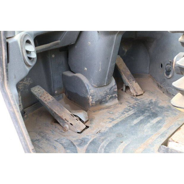 2001 ليبهير L544-45470789