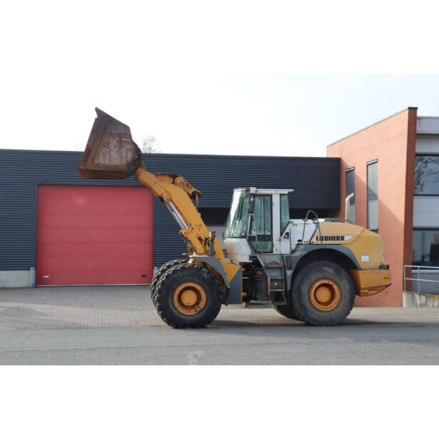 2001 ليبهير L544-45470797