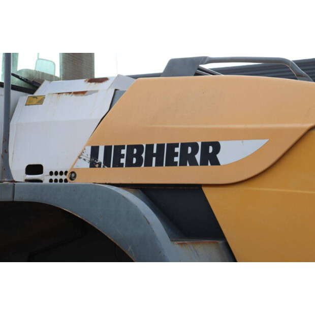 2001 ليبهير L544-45470800