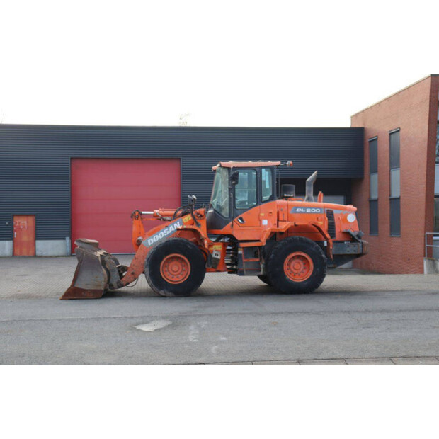 2015 دووسان DL200-3-45470804