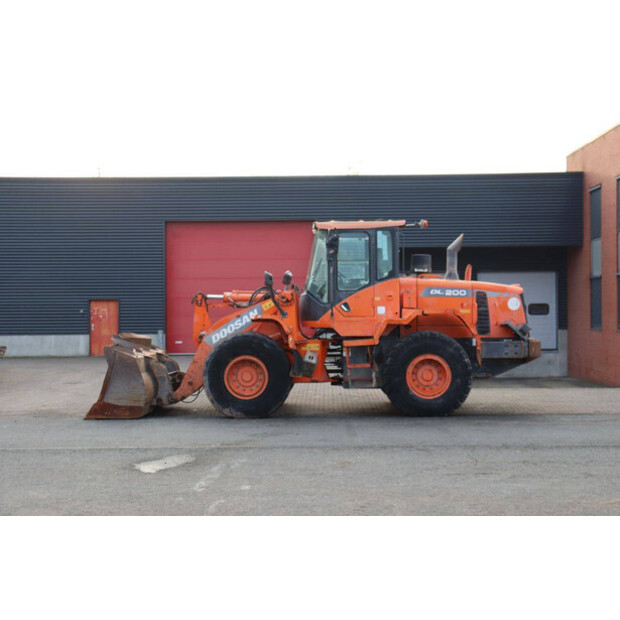 2015 دووسان DL200-3-45470805