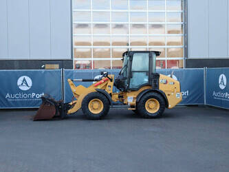 صورة ل شيولات 2023 كاتربيلر 908 للبيع في بلجيكا