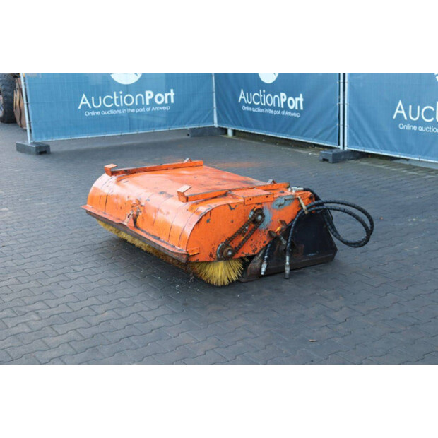 2015 أتيك 05BBC1685-45471275