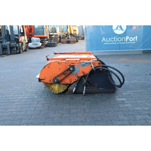 2015 أتيك 05BBC1685-45471276