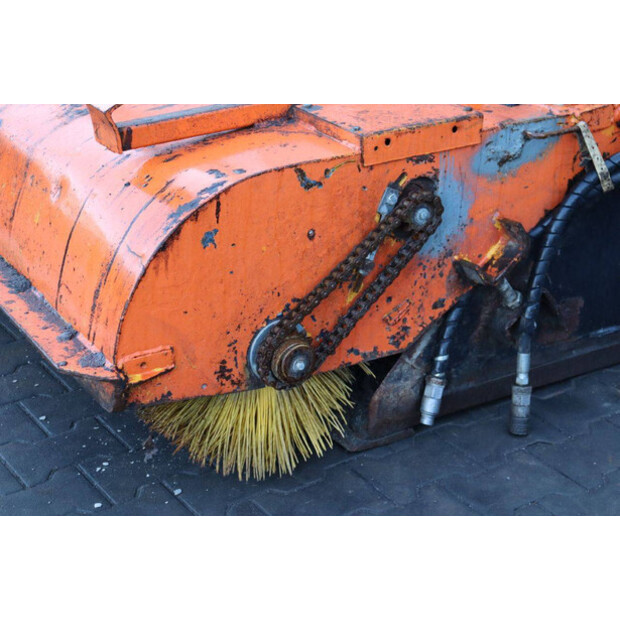 2015 أتيك 05BBC1685-45471283