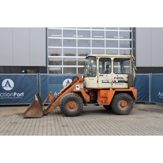 1988 SCHAEFF SKB 902-45472036