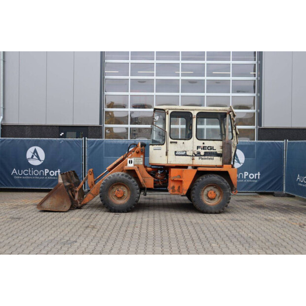 1988 SCHAEFF SKB 902-45472037