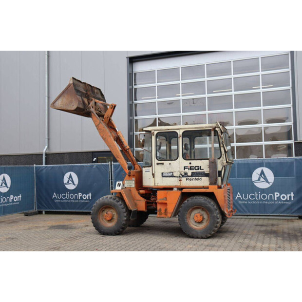 1988 SCHAEFF SKB 902-45472080