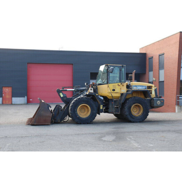 2007 كوماتسو WA250PZ-5-45472122