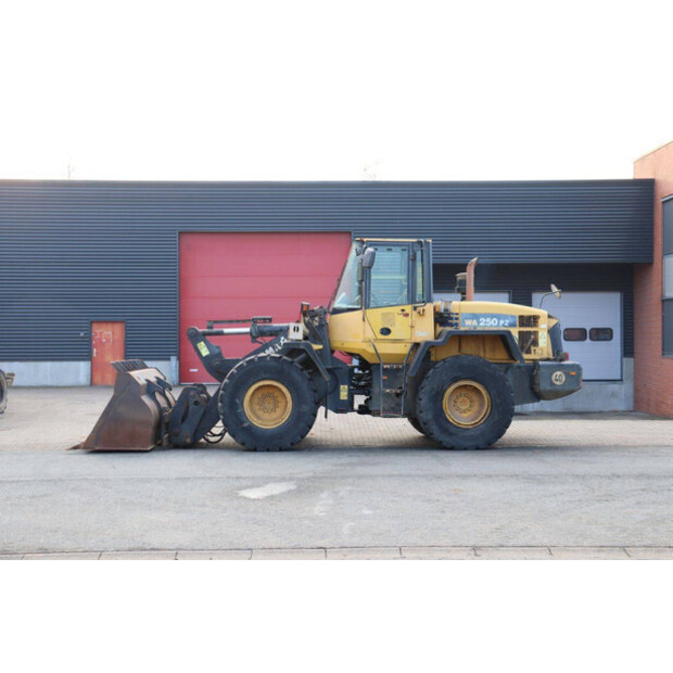 2007 كوماتسو WA250PZ-5-45472124