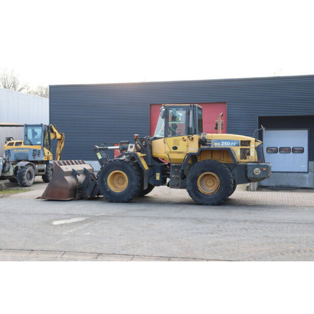 2007 كوماتسو WA250PZ-5-45472126