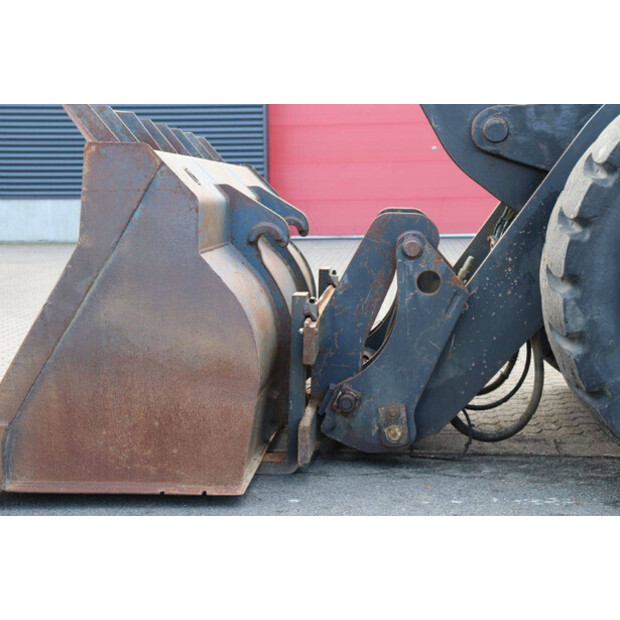 2007 كوماتسو WA250PZ-5-45472142