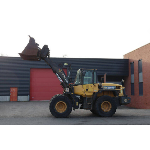 2007 كوماتسو WA250PZ-5-45472184