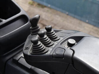 2017-linde-e30-01-1424016-45473473