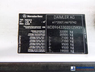 2018-mercedes-benz-arocs-3240-1424125-45488311