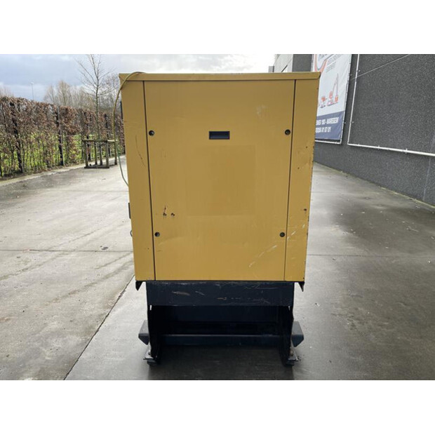 2011 OLYMPIAN GEP22-45489177