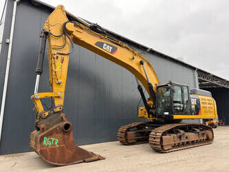 Image for TRACKED EXCAVATORS 2017 Caterpillar 352F XE