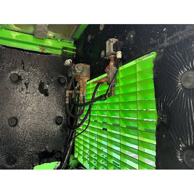 2002 سينيبوجين 835M-45493185