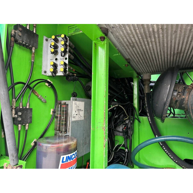 2002 سينيبوجين 835M-45493191