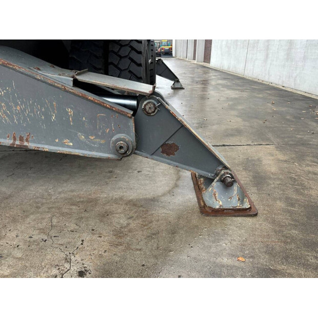 2002 سينيبوجين 835M-45493224