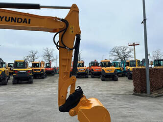 2016-hyundai-r60vs-1424316-45493639