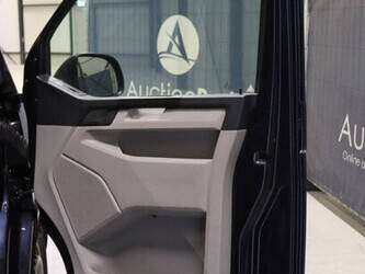 2018-volkswagen-transporter-1424340-45494882