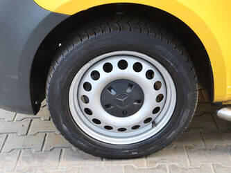 2020-mercedes-benz-evito-1424351-45495197