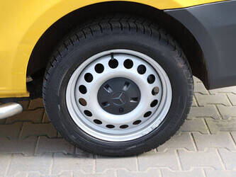 2020-mercedes-benz-evito-1424351-45495199