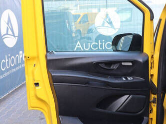 2020-mercedes-benz-evito-1424351-45495207