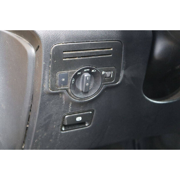 2020 مرسيدس بنز EVITO-45495219