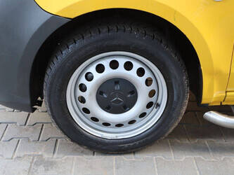 2020-mercedes-benz-evito-1424353-45495289