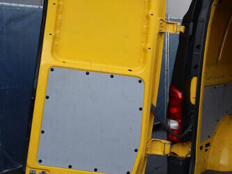 2020-mercedes-benz-evito-1424353-45495310