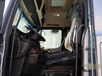 2012-mercedes-benz-2642-1405414-45498810