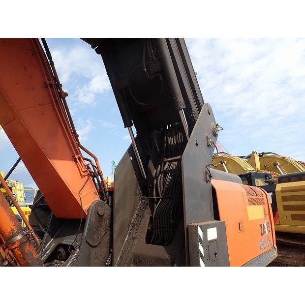 2014 Hitachi ZX200LC-5B-45533658