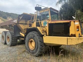 صورة ل شاحنات قلابة مفصلية 1997 فولفو A40