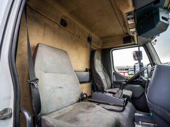 2006-renault-220-dci-1424497-45536021