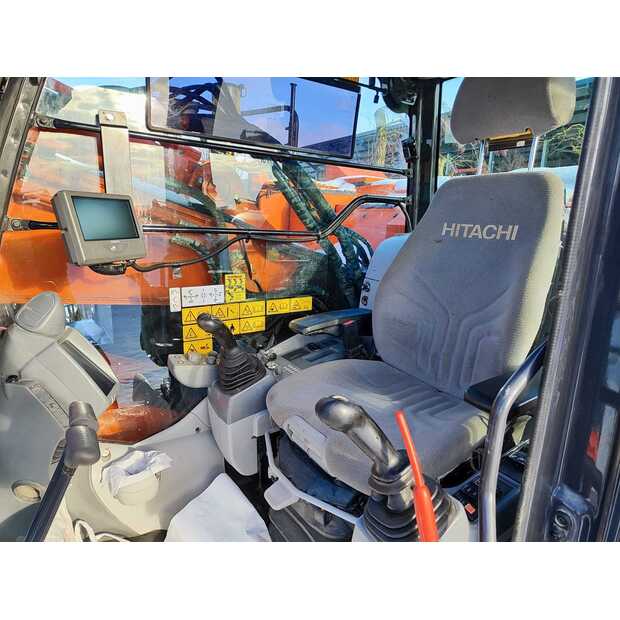 2019 Hitachi ZX225USLC-5B-45542665